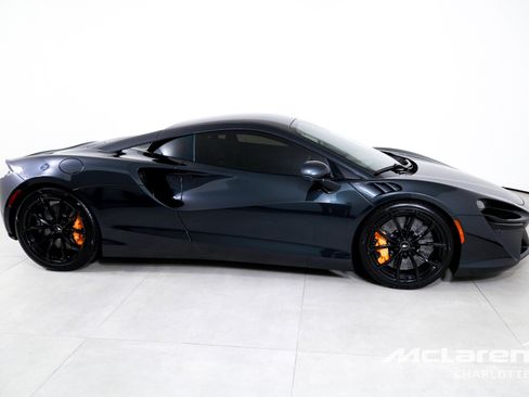 Used 2023 McLaren Artura image 10