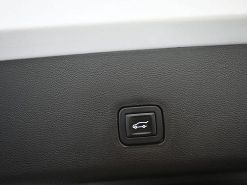 Used 2018 Chevrolet Traverse LT image 9