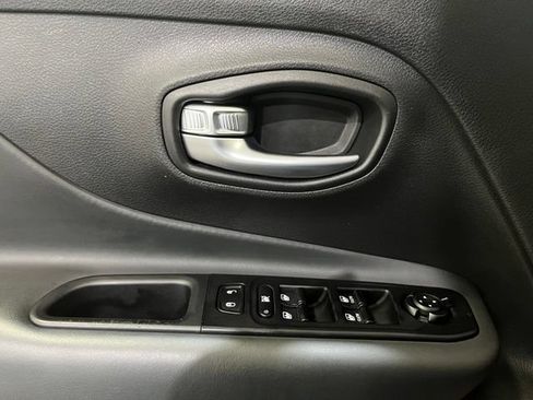 Used 2021 Jeep Renegade Trailhawk w/ Sun & Sound Group AWD/4WD image 13