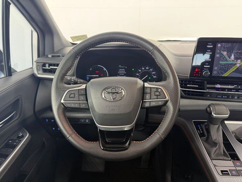 Used 2023 Toyota Sienna XSE AWD/4WD image 30