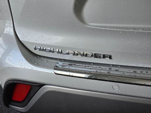 Used 2024 Toyota Highlander Platinum image 13