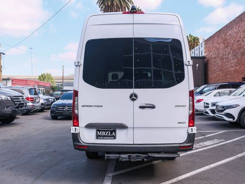 Used 2024 Mercedes-Benz Sprinter 2500 image 5