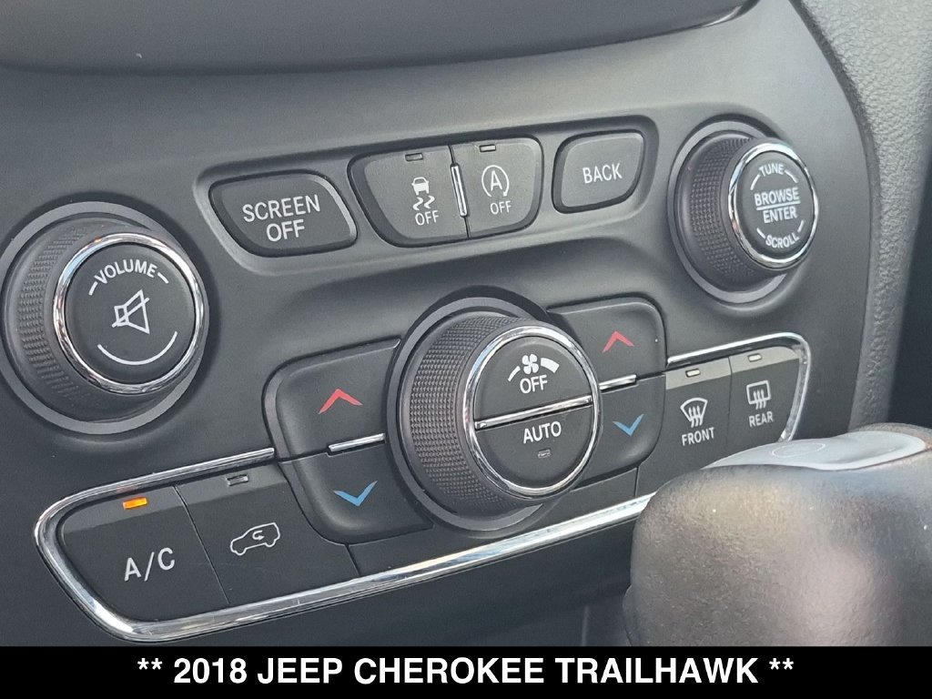 Used 2018 Jeep Cherokee Trailhawk AWD/4WD image 24