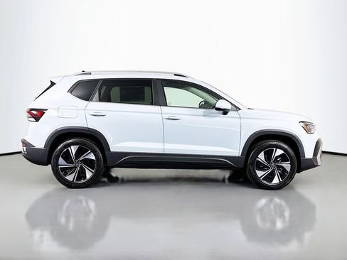 New 2026 Volkswagen Taos SE AWD/4WD image 8