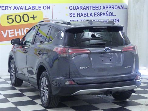 Used 2018 Toyota RAV4 LE AWD/4WD image 5