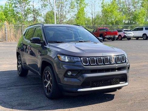 Used 2024 Jeep Compass Limited AWD/4WD image 4