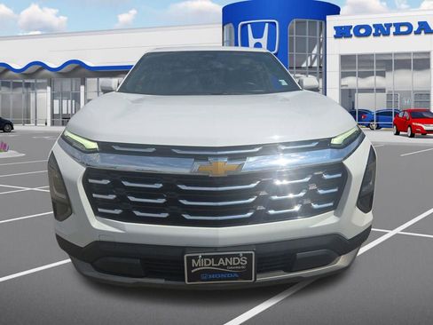 Used 2025 Chevrolet Equinox LT image 2