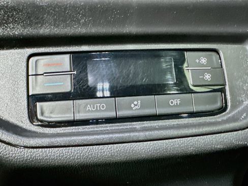 Used 2025 Volkswagen Atlas SE AWD/4WD image 26