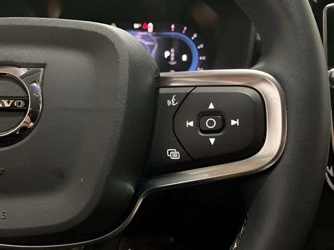 Used 2023 Volvo XC40 B4 Core w/ Convenience Package FWD image 32