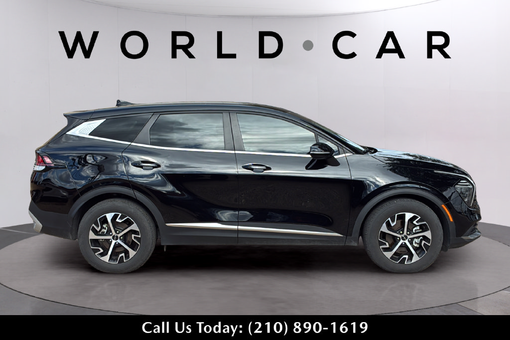 Used 2025 Kia Sportage EX FWD image 3