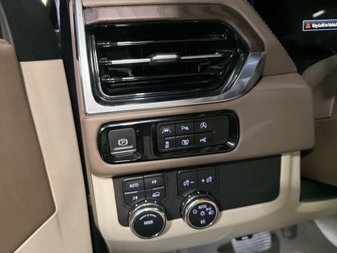 Used 2025 GMC Yukon Denali image 18