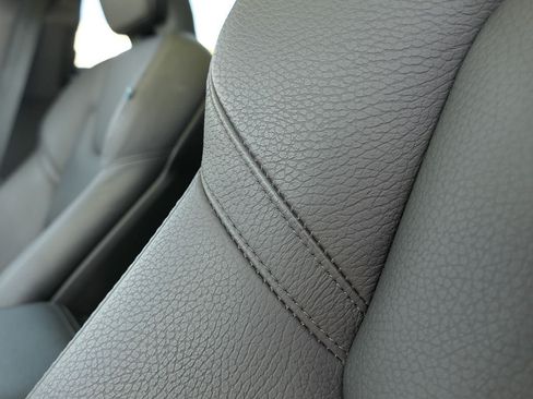 Used 2025 Volvo XC60 B5 Plus AWD/4WD image 11