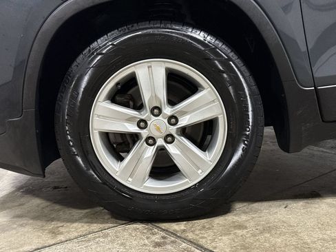 Used 2021 Chevrolet Trax LS FWD image 26