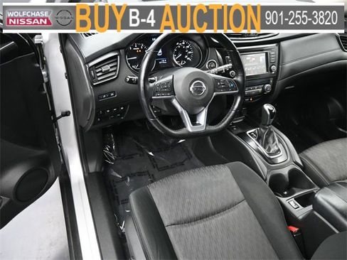 Used 2020 Nissan Rogue SV w/ Premium Package image 17