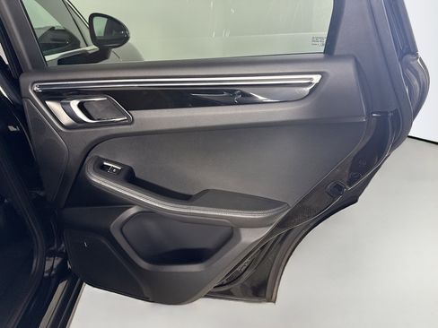 Used 2018 Porsche Macan S image 27