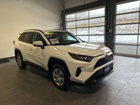 Used 2019 Toyota RAV4 LE image 9