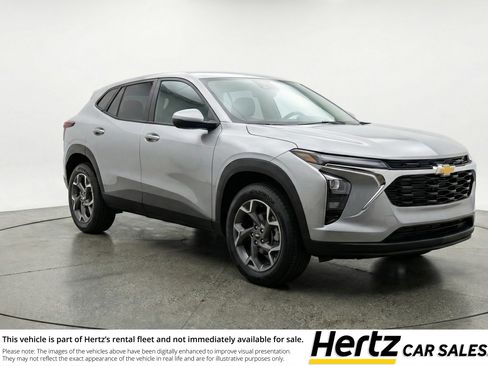 Used 2025 Chevrolet Trax LT FWD image 1
