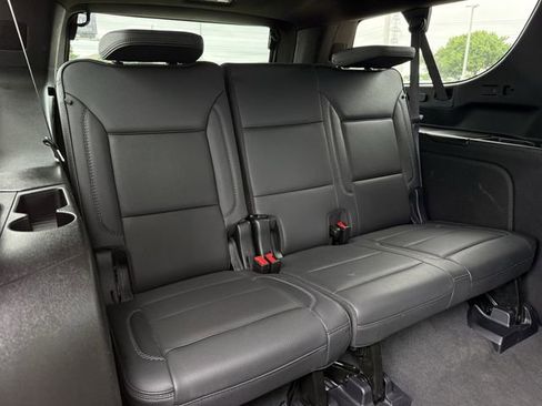 Used 2025 GMC Yukon XL Denali AWD/4WD image 34
