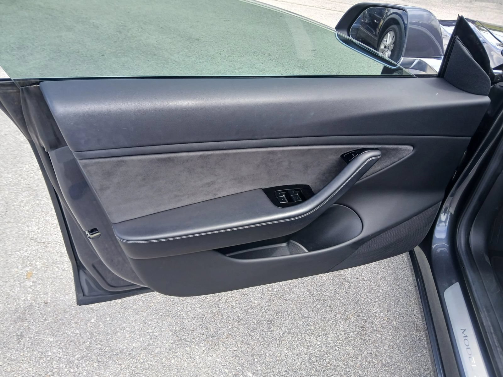 Used 2018 Tesla Model 3 Long Range RWD image 11