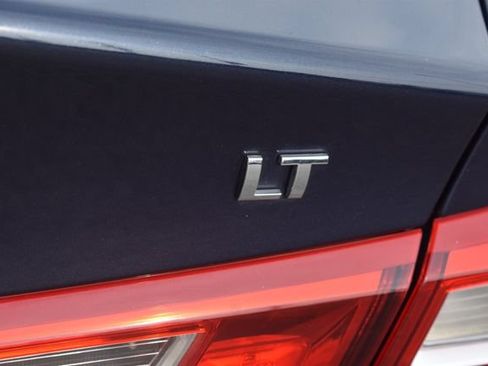 Certified 2018 Chevrolet Malibu LT FWD image 16