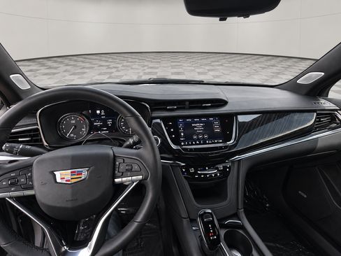 Used 2024 Cadillac XT6 Premium Luxury w/ Technology Package FWD image 4