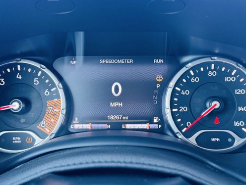 Used 2023 Jeep Renegade Trailhawk w/ Trailhawk Elite Group image 17