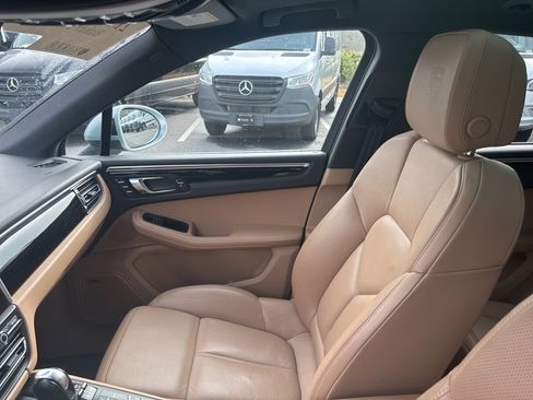 Used 2021 Porsche Macan image 44