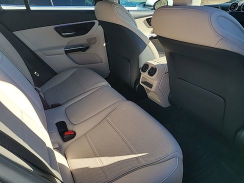 Used 2025 Mercedes-Benz GLC 300 4MATIC image 12