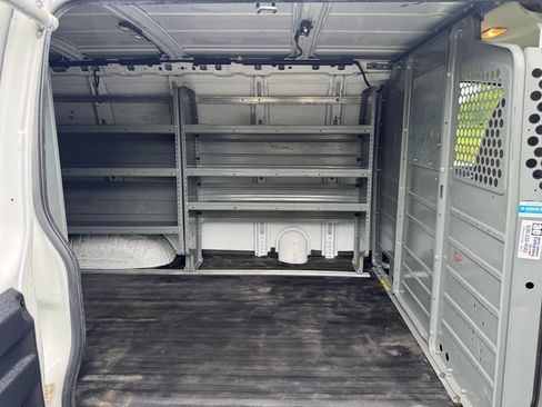 Used 2015 Chevrolet Express 3500 image 14