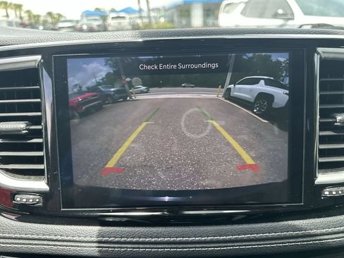 Used 2023 Chrysler Pacifica Limited FWD image 26