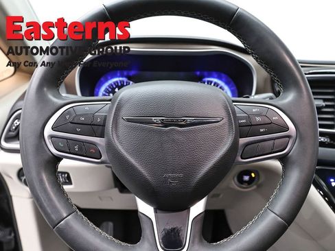 Used 2022 Chrysler Voyager LX FWD image 10