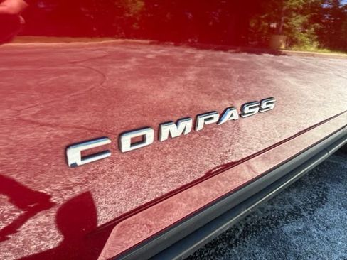 Used 2014 Jeep Compass Latitude w/ Sun/Sound Group FWD image 9