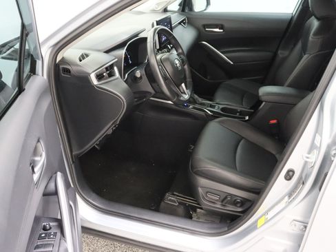 Used 2023 Toyota Corolla Cross XLE w/ Convenience Package FWD image 14