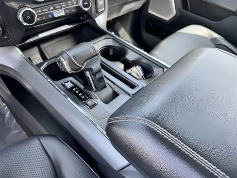 Used 2022 Ford F150 Lariat w/ Equipment Group 502A High image 39