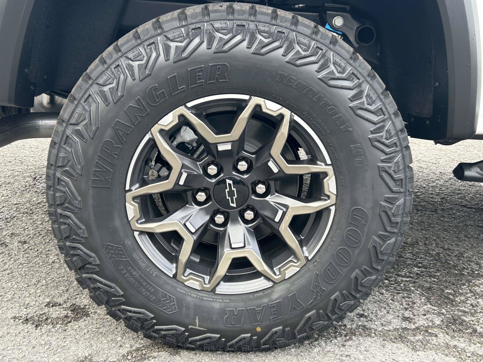 New 2026 Chevrolet Colorado ZR2 w/ Technology Package AWD/4WD image 10
