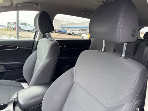 Used 2019 Kia Sorento LX image 9