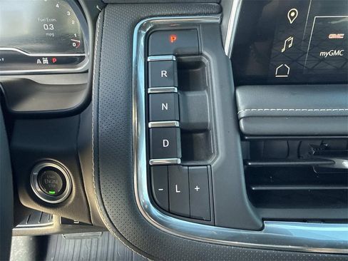 Used 2023 GMC Yukon SLT w/ SLT Luxury Package image 22