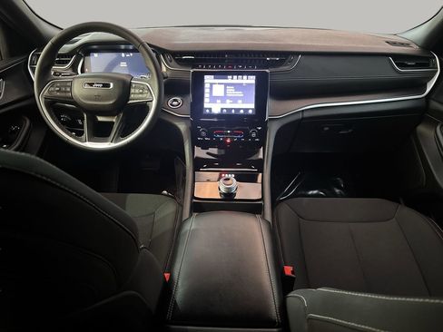 Used 2025 Jeep Grand Cherokee Laredo X image 12