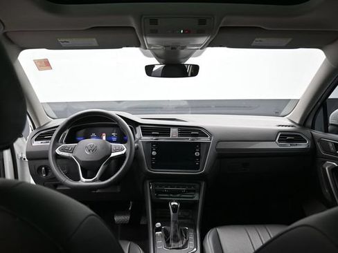 Used 2023 Volkswagen Tiguan SE w/ Panoramic Sunroof Package FWD image 27