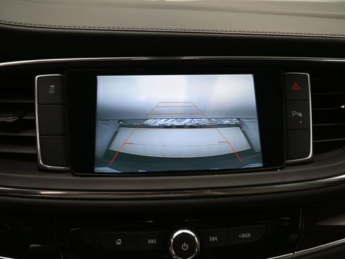 Used 2019 Buick Enclave Essence image 16