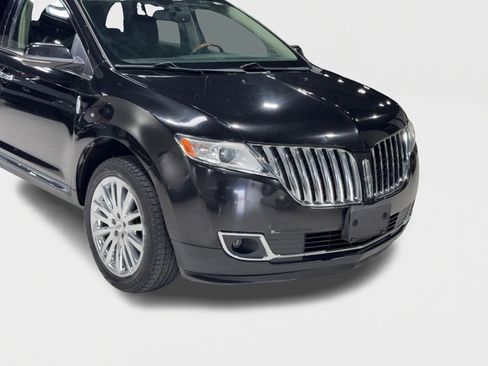 Used 2012 Lincoln MKX FWD image 3