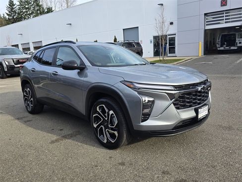 Used 2025 Chevrolet Trax RS image 7