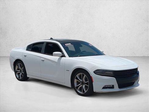 Used 2015 Dodge Charger R/T RWD image 3
