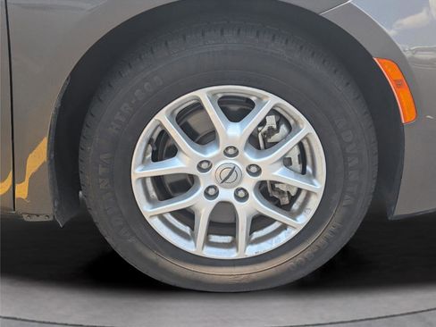 Used 2023 Chrysler Pacifica Touring-L FWD image 38