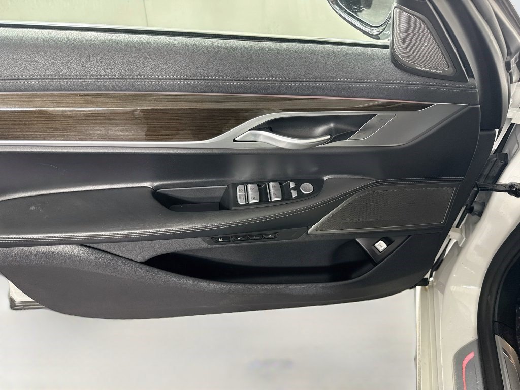 Used 2020 BMW 740i RWD image 23