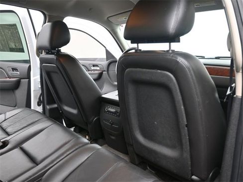 Used 2011 Chevrolet Suburban LT image 12