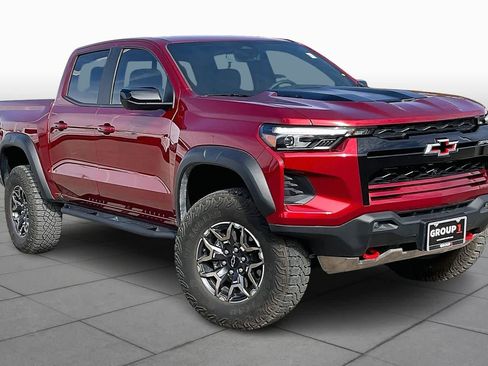 Used 2025 Chevrolet Colorado ZR2 w/ Technology Package image 2
