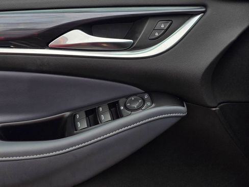Used 2019 Buick Enclave Essence FWD image 9