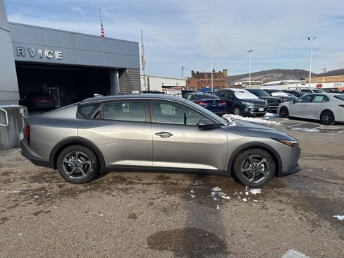 New 2025 Kia K4 LXS image 8