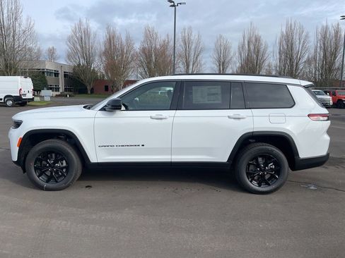 New 2026 Jeep Grand Cherokee L image 2
